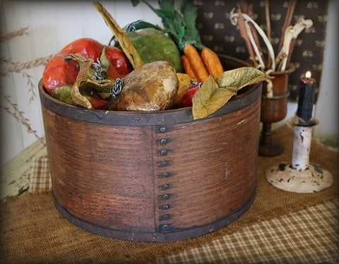 Dry Measure with folk Art Vegetables