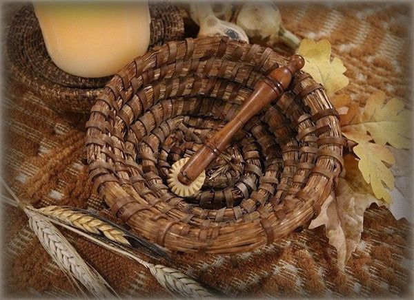 Pennsylvania Rye Basket with Pie Crimper Bone Wheel