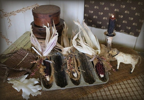Wagner Corn Mold with Decorative Corn Cobs