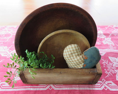 Bowl Holder Two Bowls and Homespun Heart Kitchen Gathering