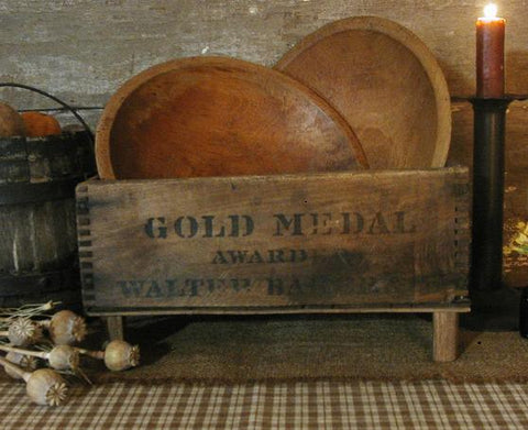 Primitive Old Bakers Box Bowl Holder with Two Bowls and String Bean Garland