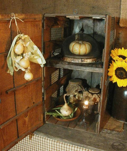 Chicken Crate Make ~ Do Buttery with Corn Husk Garland and Light
