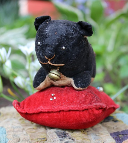 Dog Velvet Pin Cushion Old Neat