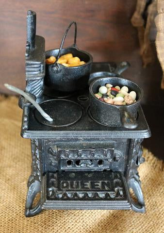 Miniature Cast Iron Queen Stove w/ Pot, Griddle, Coal Bucket - Baer  Auctioneers - Realty, LLC